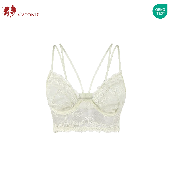 White lace lingerie for a pure and romantic look White lace lingerie for a pure and romantic look